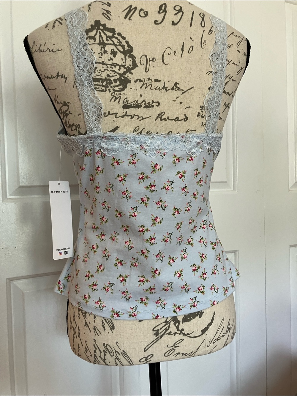 NWT Pretty Madden Girl Floral Top - Picture 4 of 11
